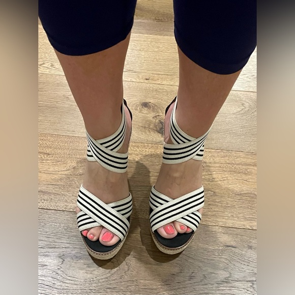 Tory Burch platform sandals - Picture 3 of 12